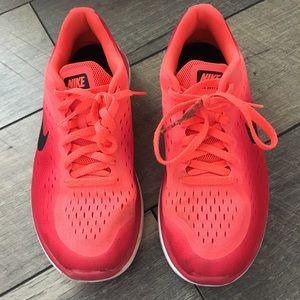 Boys Nike tennis shoes size 3.4 y US